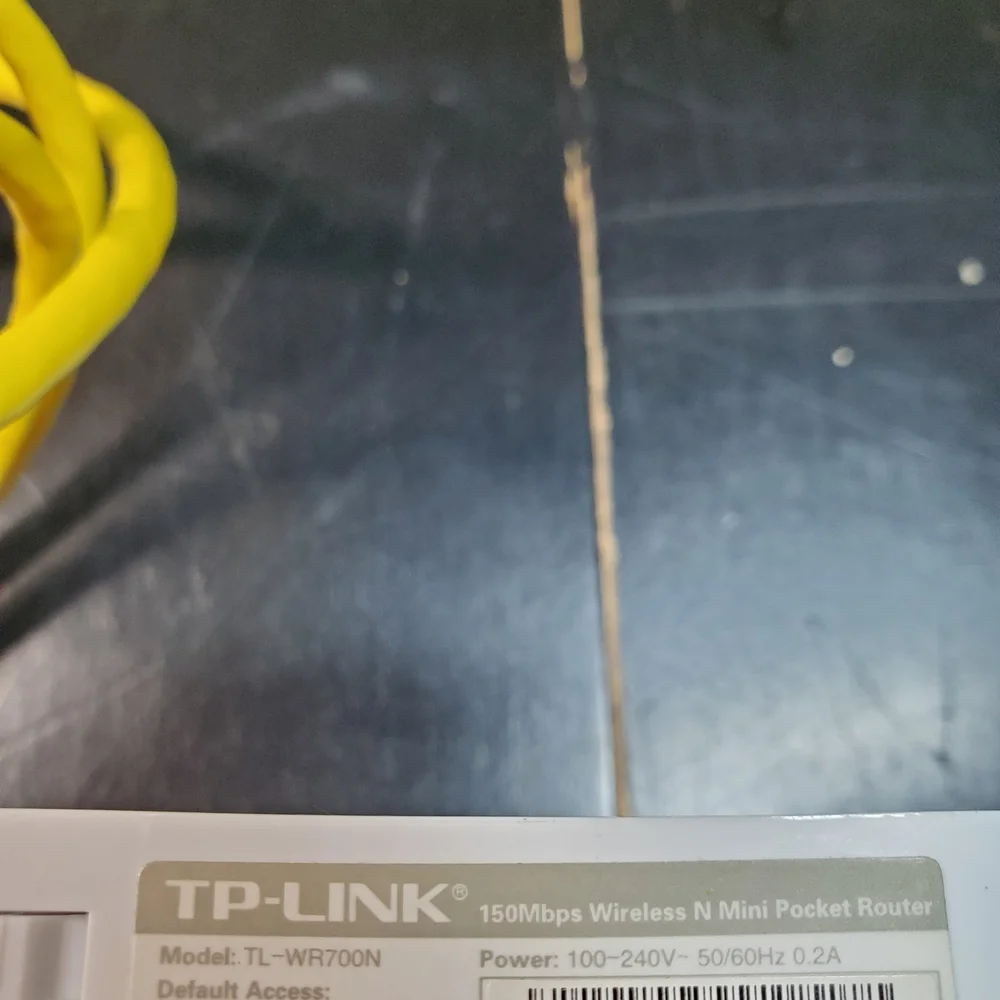 TP-Link White Compact Router - Picture 4 of 9